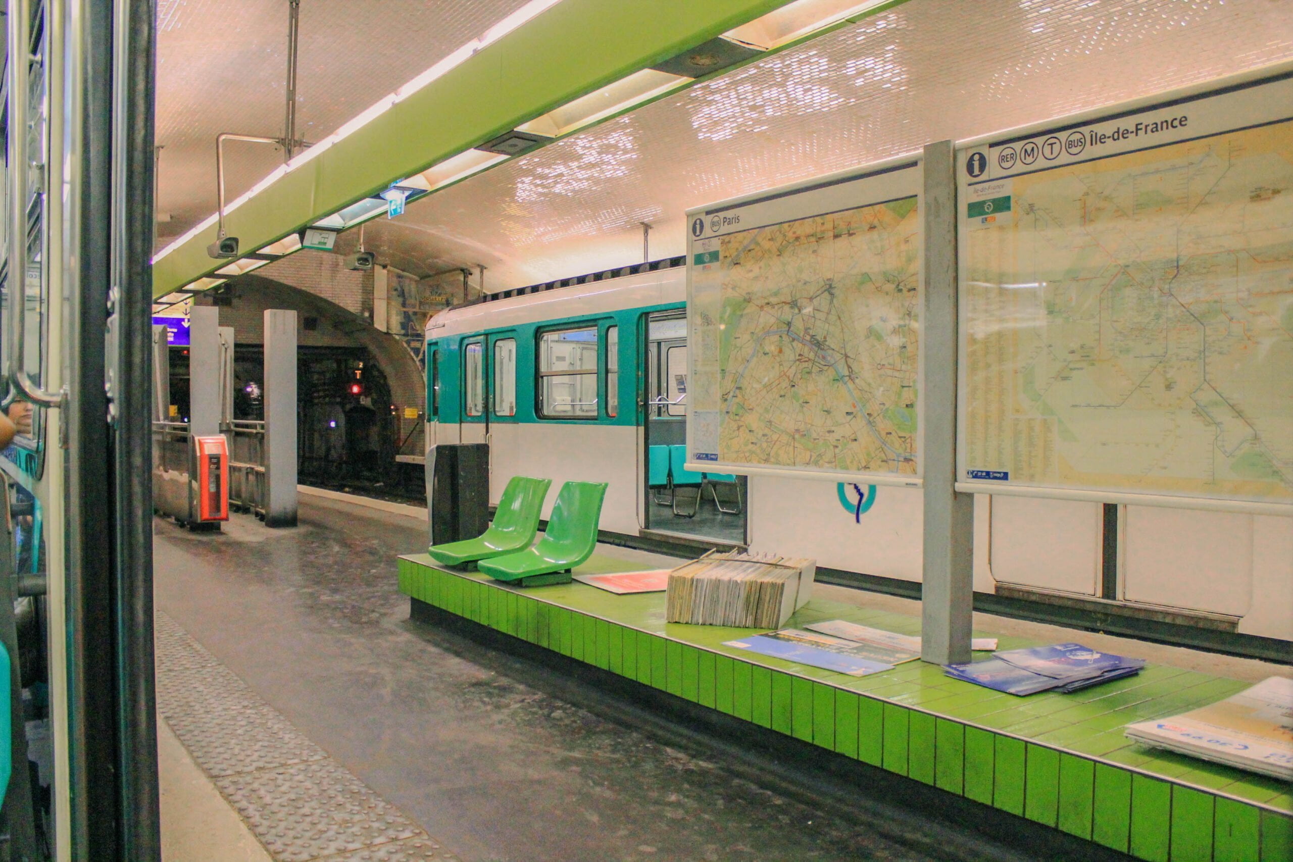 【地铁测评】浪漫的法国巴黎地铁？留学up主带你走进一个最真实的巴黎轨道交通世界 - 哔哩哔哩
