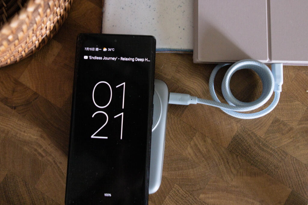 Magsafe 磁吸無線充電實測， IDMIX 行動電源 Q10 Pro II 支援 35W 快充可充筆電平板