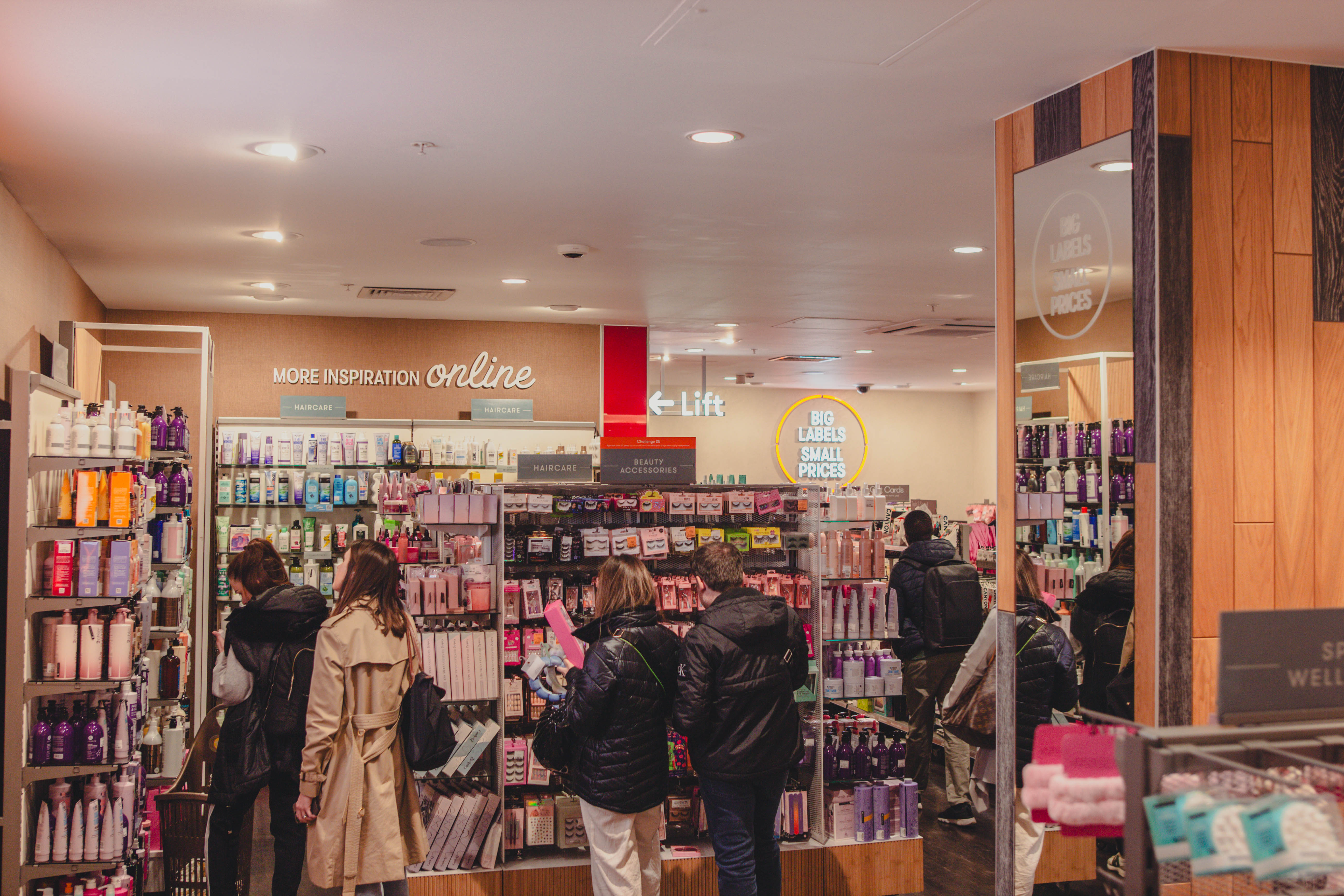 倫敦折扣挖寶秘境:本地人最愛的 TK Maxx,建議在週間早上前往挖名牌隱藏寶藏